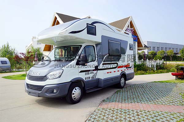 中意SZY5045XLJN2歐勝雙拓展自動擋依維柯C型房車