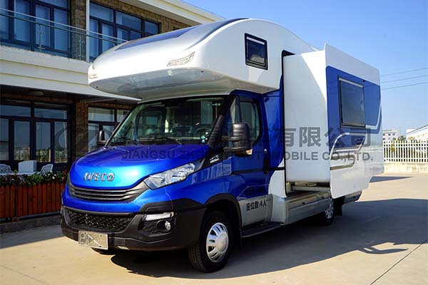 中意SZY5045XLJ進(jìn)口自動(dòng)擋雙拓展依維柯C型房車