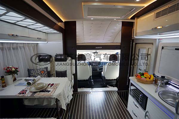 中意SZY5045XLJ進(jìn)口自動(dòng)擋雙拓展依維柯C型房車