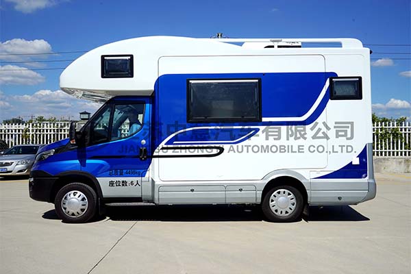 中意SZY5045XLJ進(jìn)口自動(dòng)擋雙拓展依維柯C型房車