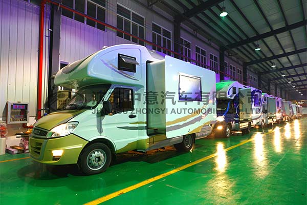 雙拓展房車
