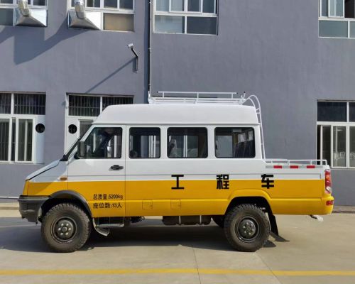 越野工程車